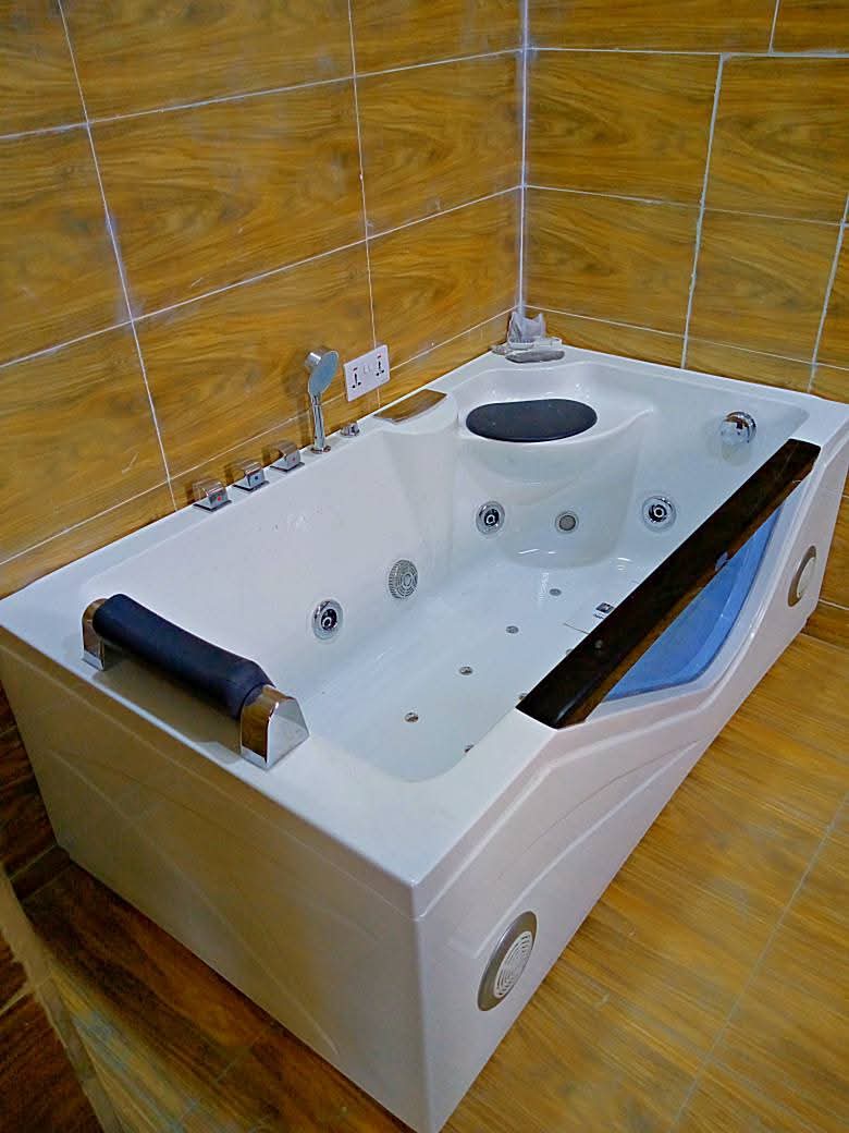 Modern jacuzzi bathtub installation
